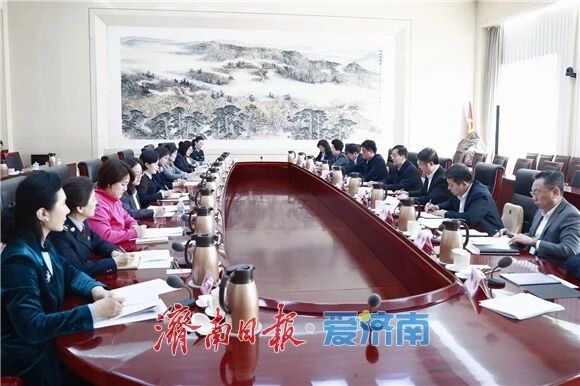 佳怡集團(tuán)董事長(zhǎng)孫倩參加濟(jì)南市紀(jì)念“三八”國(guó)際婦女節(jié)115周年暨“項(xiàng)目提升年 泉城有木蘭”社會(huì)各界優(yōu)秀婦女代表座談會(huì)